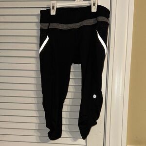 Lululemon Black Cropped leggings with pockets.  Size 4